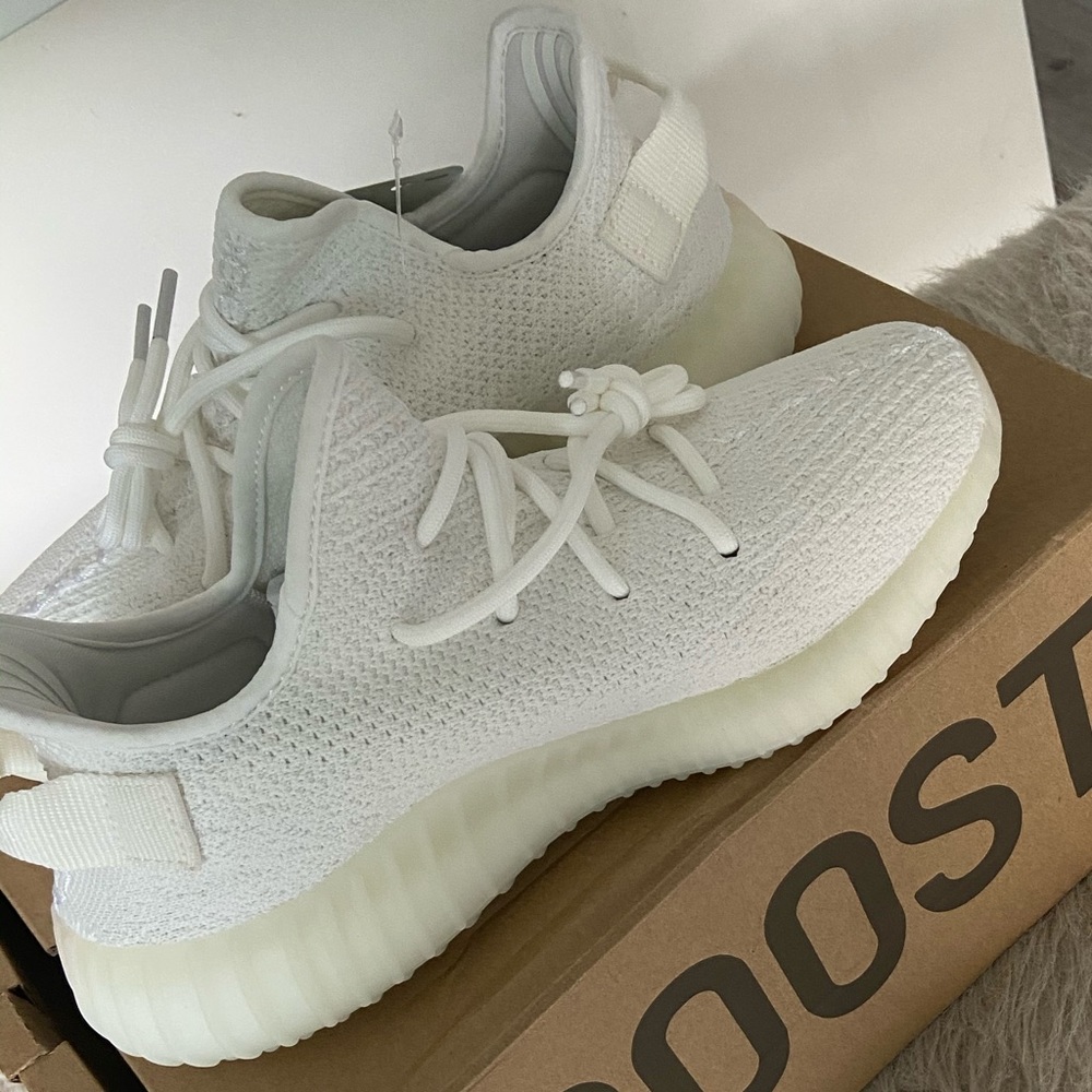 Authentic Yeezy Boost 350 - Picture 4 of 4
